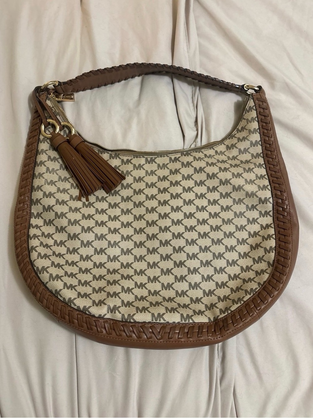 Michael Kors Beige and Brown MK Signature Shoulder Bag with Tassel & wallet - Picture 2 of 11